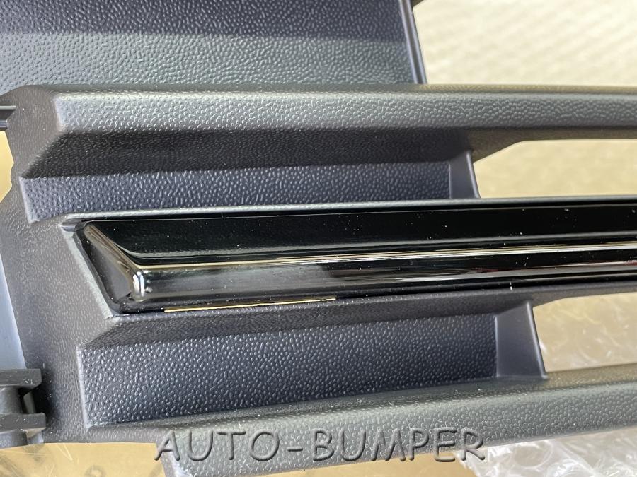 Volkswagen Polo 2015- Решетка переднего бампера 6RU853677C